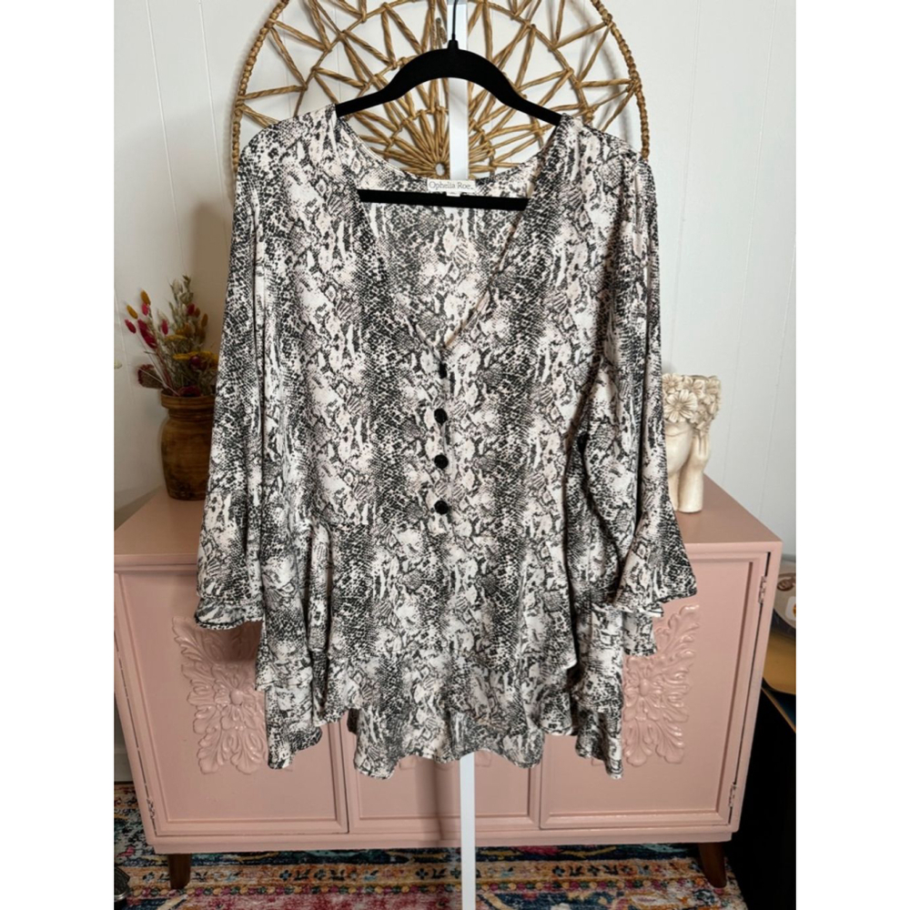 Women's Ophelia Roe Black and White‎ Snake Print Blouse Size 1X